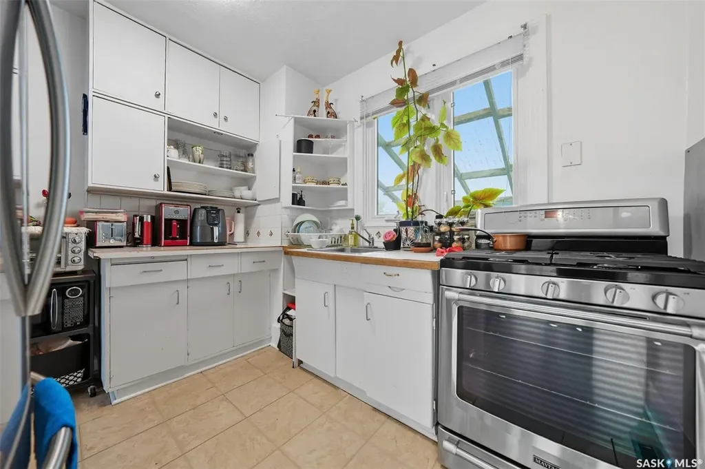 416 Taylor Street W Saskatoon SK S7M 0C8