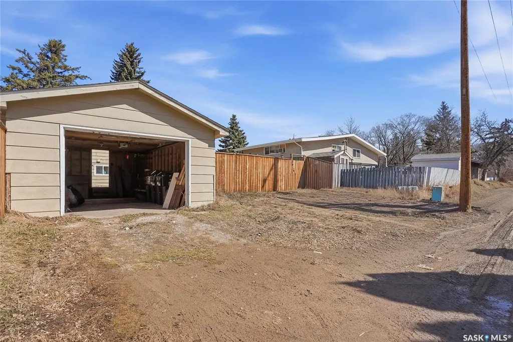 2614 7th Street E Saskatoon SK S7H 1A5