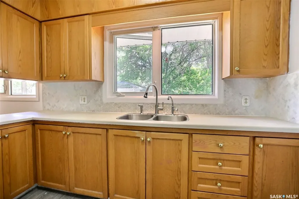 243 Smith Street N Regina SK S4R 3B5
