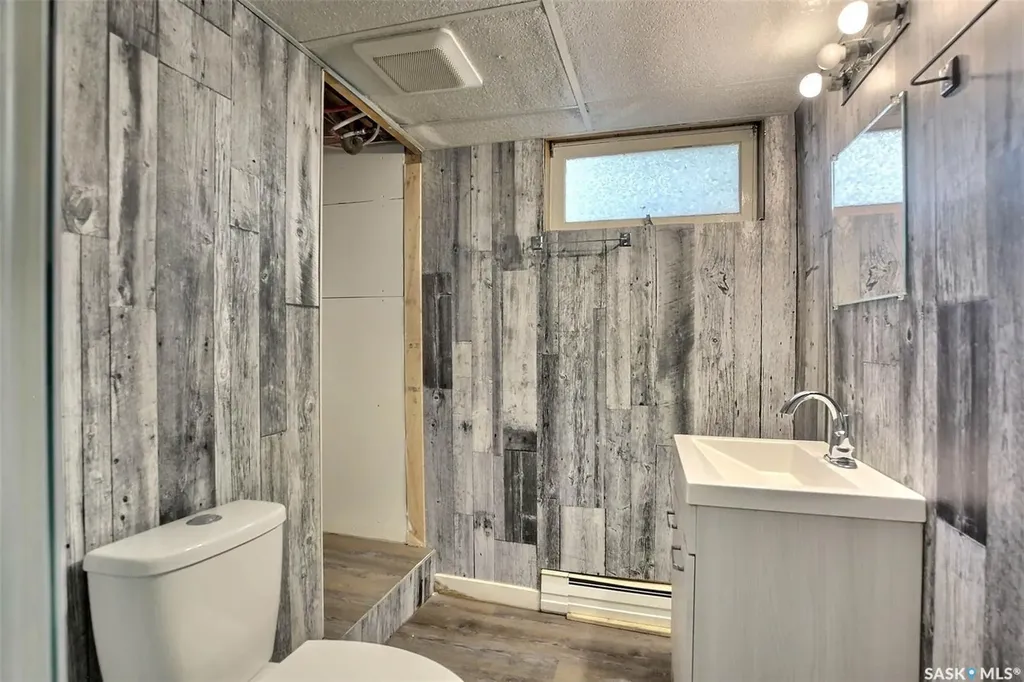 243 Smith Street N Regina SK S4R 3B5