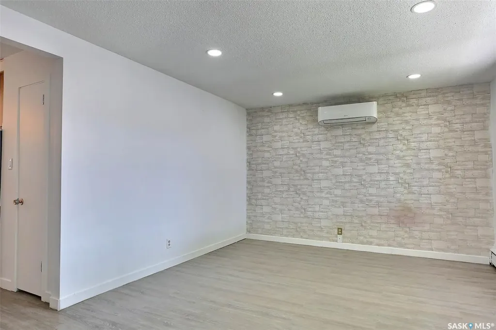 243 Smith Street N Regina SK S4R 3B5