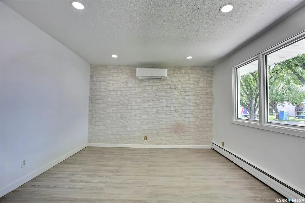 243 Smith Street N Regina SK S4R 3B5