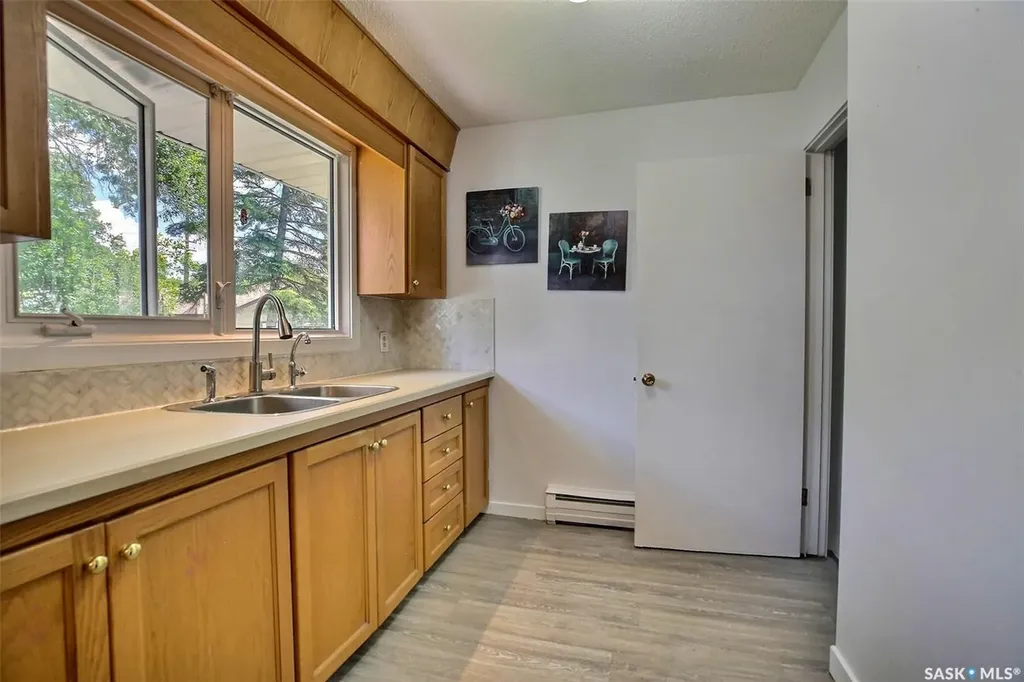 243 Smith Street N Regina SK S4R 3B5
