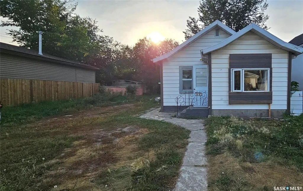 127 M Avenue S Saskatoon SK S7M 2K1