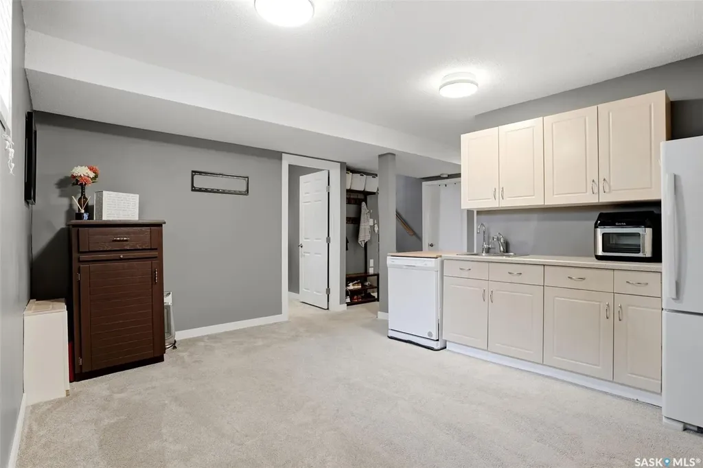 18 Fisher Street Regina SK S4N 1N6