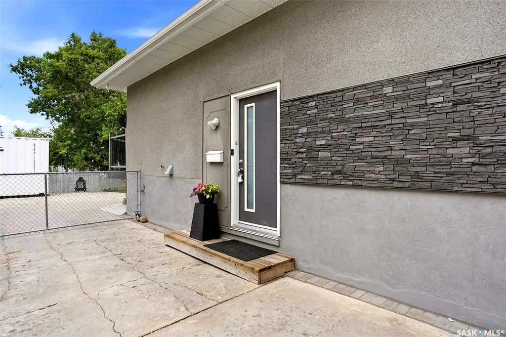 18 Fisher Street Regina SK S4N 1N6