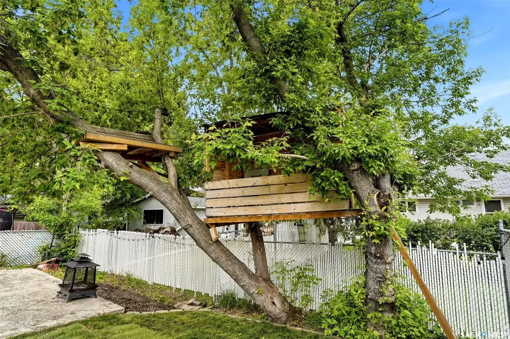 18 Fisher Street Regina SK S4N 1N6