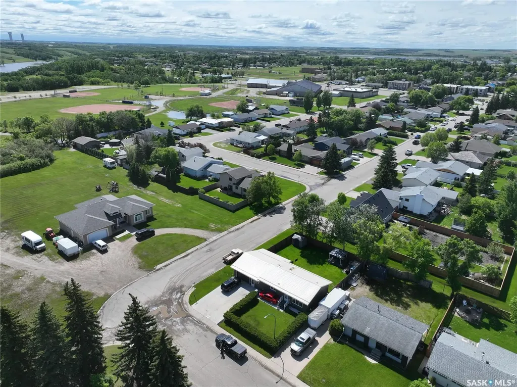 915 Maple Drive Esterhazy SK S0A 0X0