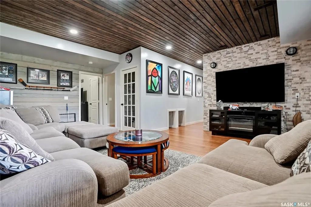 238 Greenfield Crescent Saskatoon SK S7R 0B6
