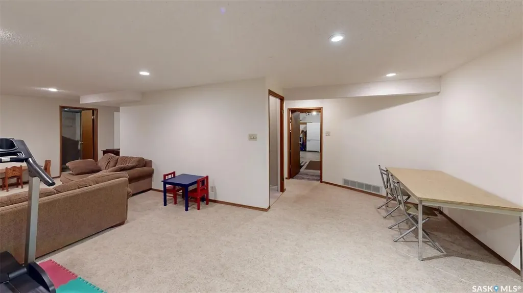 2118 Elderkin Drive E Regina SK S4V 1N7