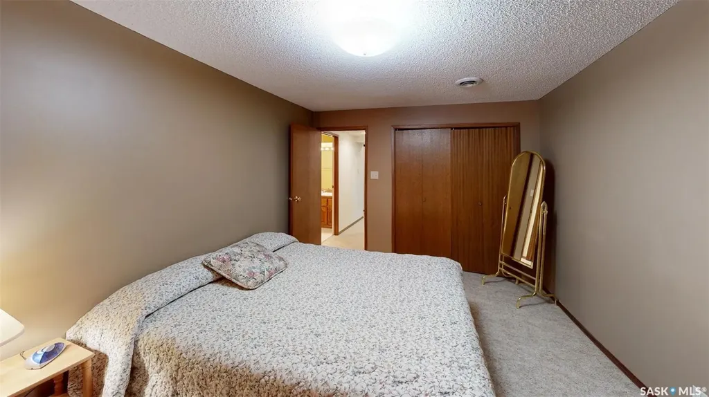 2118 Elderkin Drive E Regina SK S4V 1N7