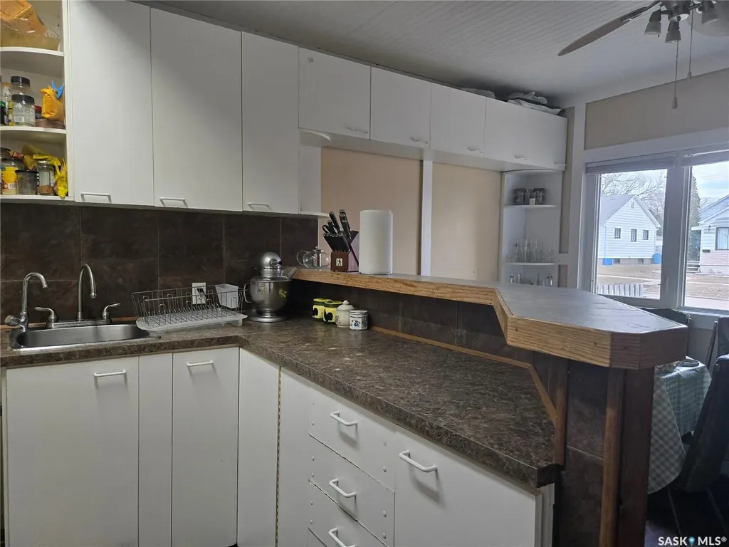 1517 3rd Street Estevan SK S4A 0S5