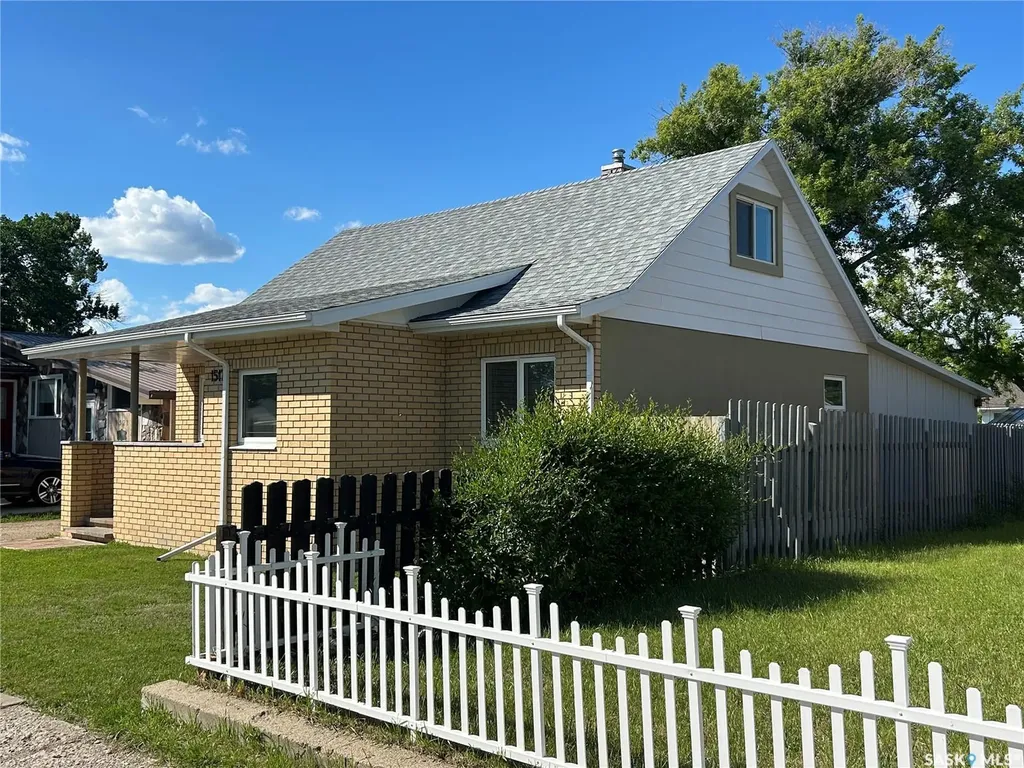 1517 3rd Street Estevan SK S4A 0S5