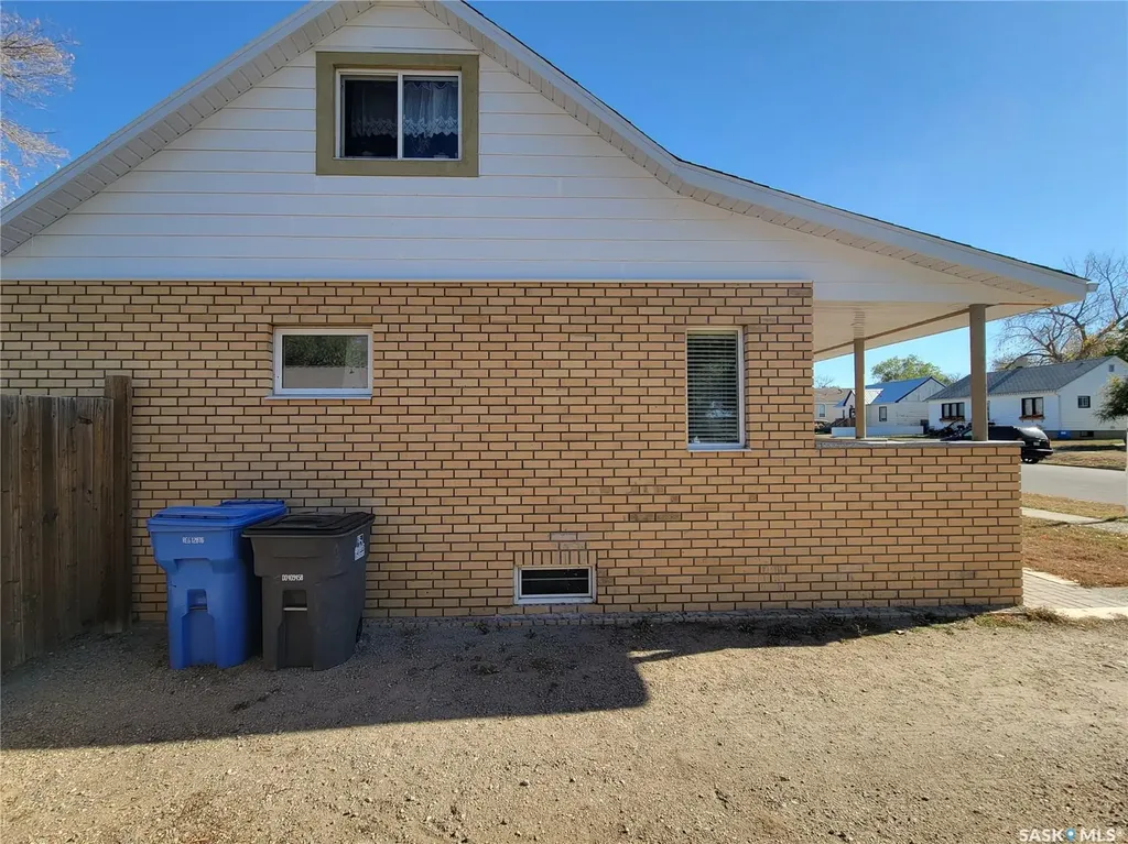 1517 3rd Street Estevan SK S4A 0S5