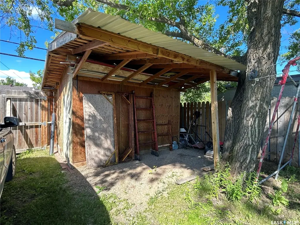 1517 3rd Street Estevan SK S4A 0S5