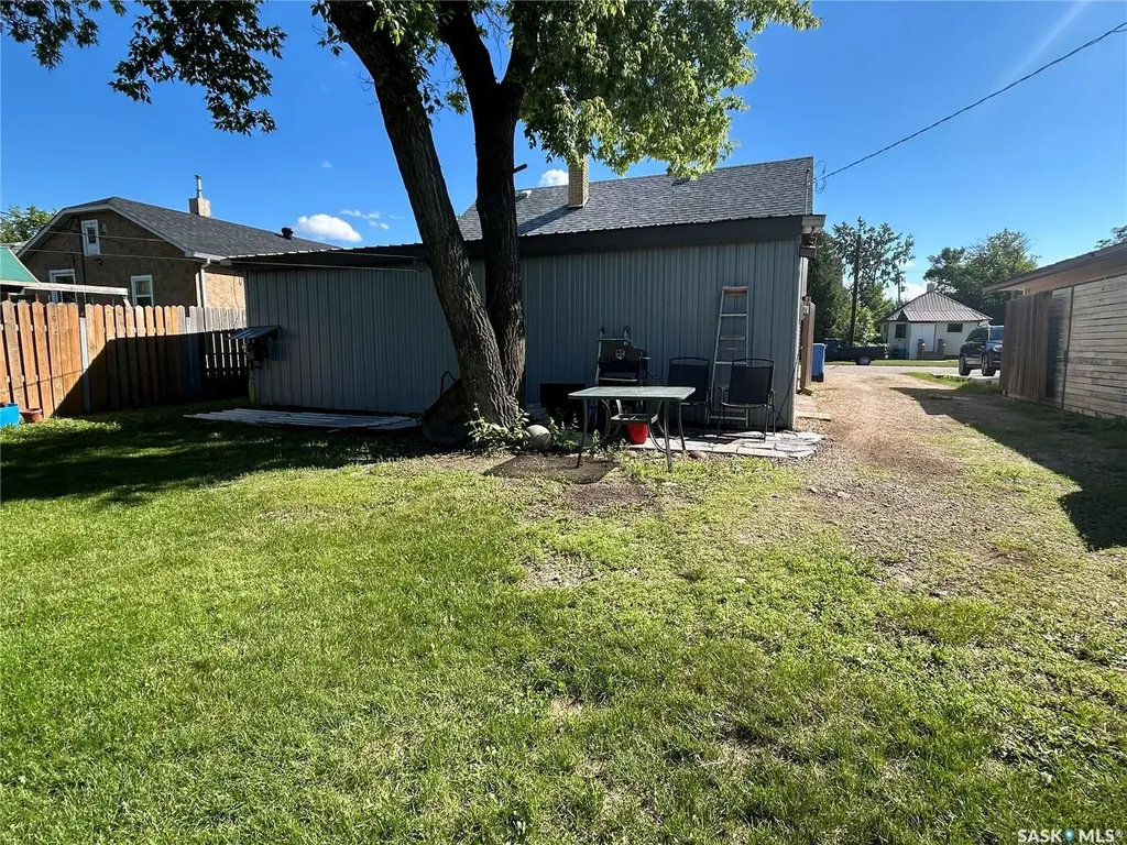 1517 3rd Street Estevan SK S4A 0S5
