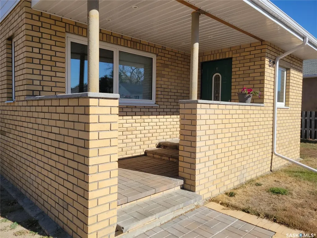 1517 3rd Street Estevan SK S4A 0S5