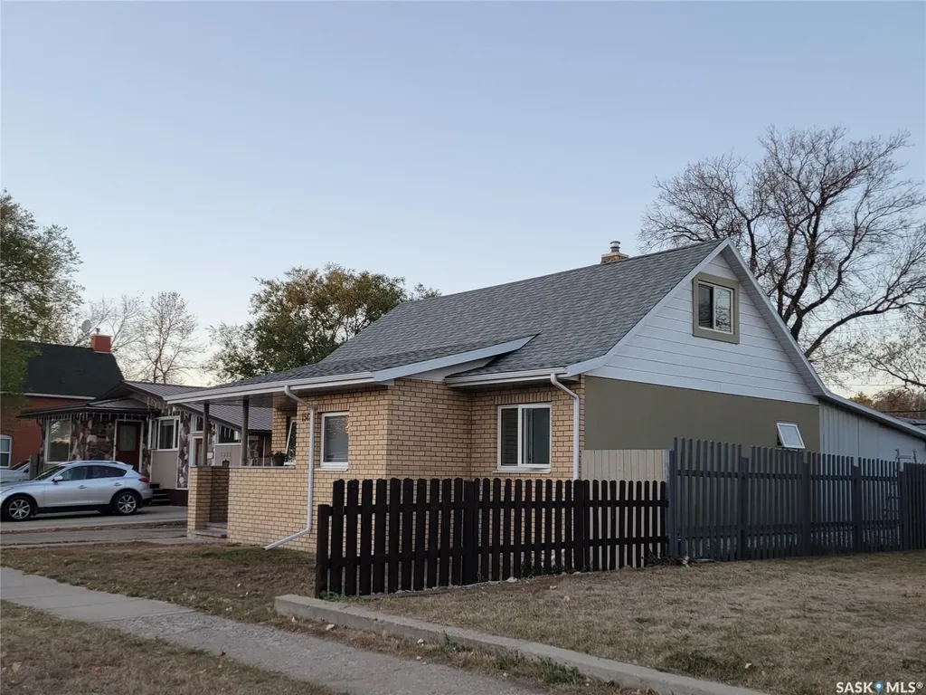1517 3rd Street Estevan SK S4A 0S5