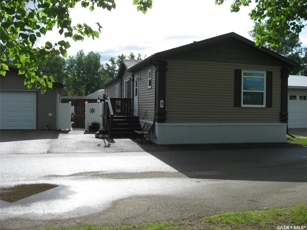 H9-1 9th Avenue NE Moose Jaw SK S6J 1C6