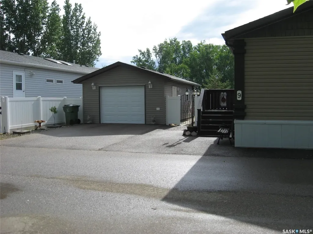 H9-1 9th Avenue NE Moose Jaw SK S6J 1C6