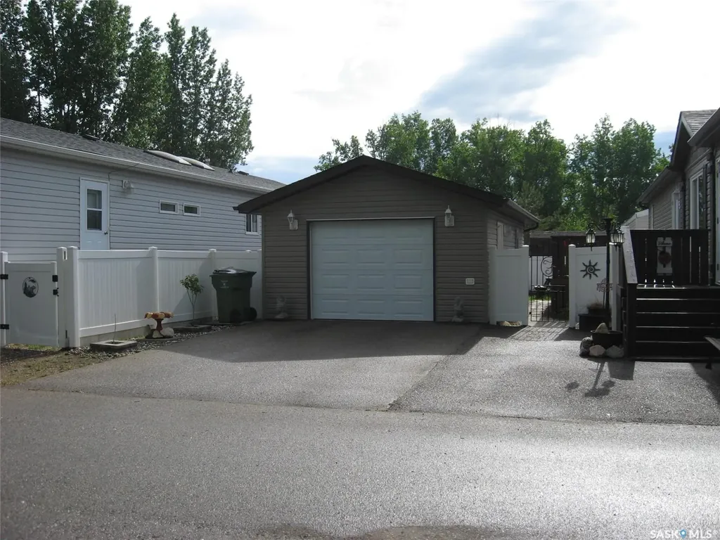 H9-1 9th Avenue NE Moose Jaw SK S6J 1C6