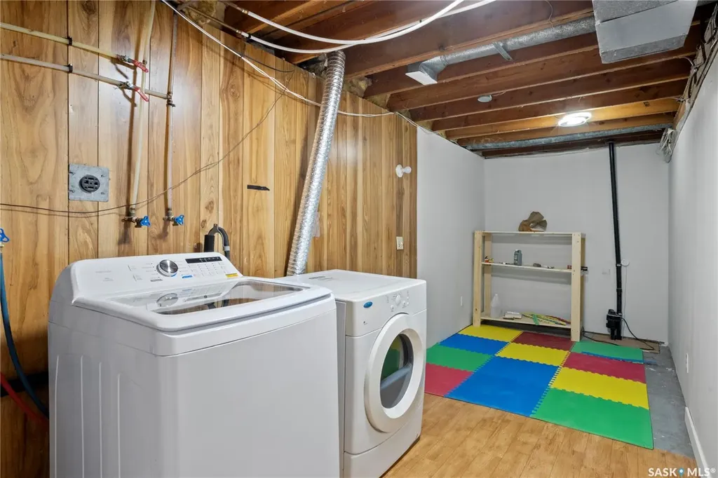 664 Retallack Street Regina SK S4T 2G4
