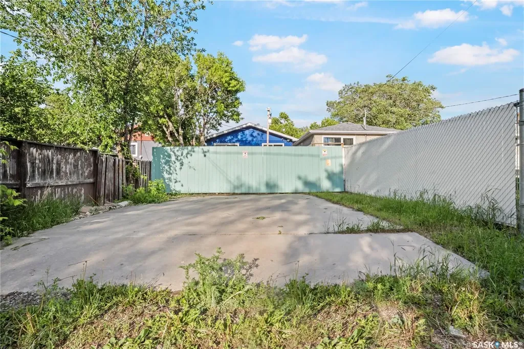 664 Retallack Street Regina SK S4T 2G4