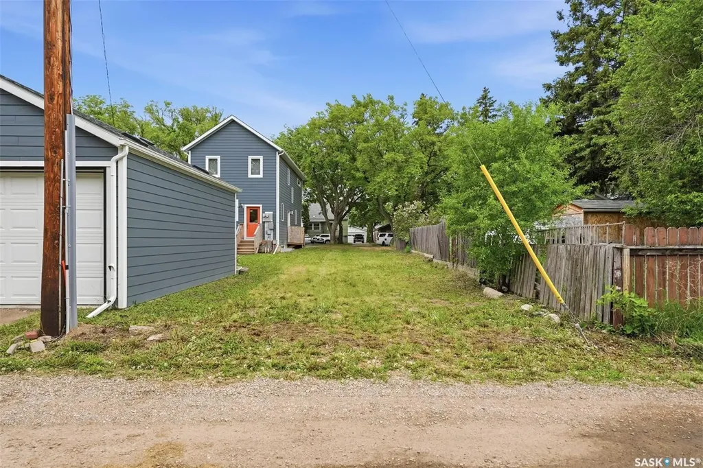 233 1st Street E Saskatoon SK S7H 1R8
