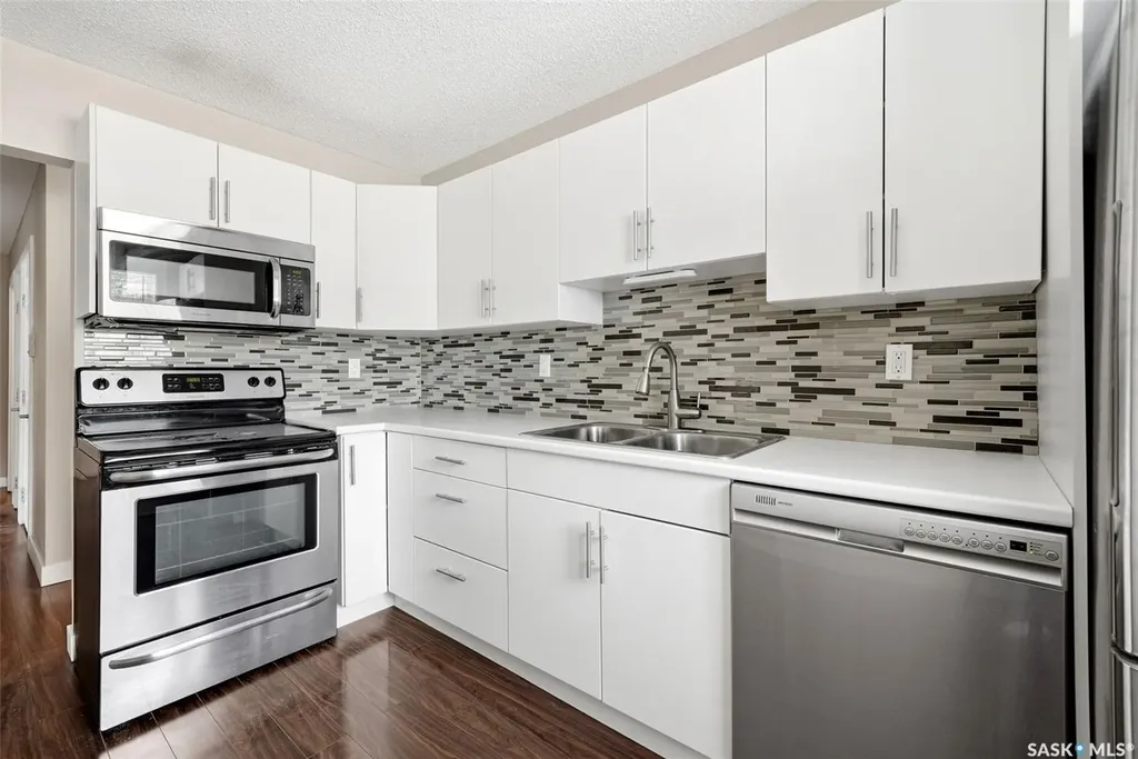 230 Broadway Avenue E Regina SK S4N 0Z9