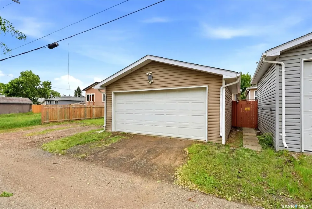 405 Lorne Street Regina SK S4R 2J5