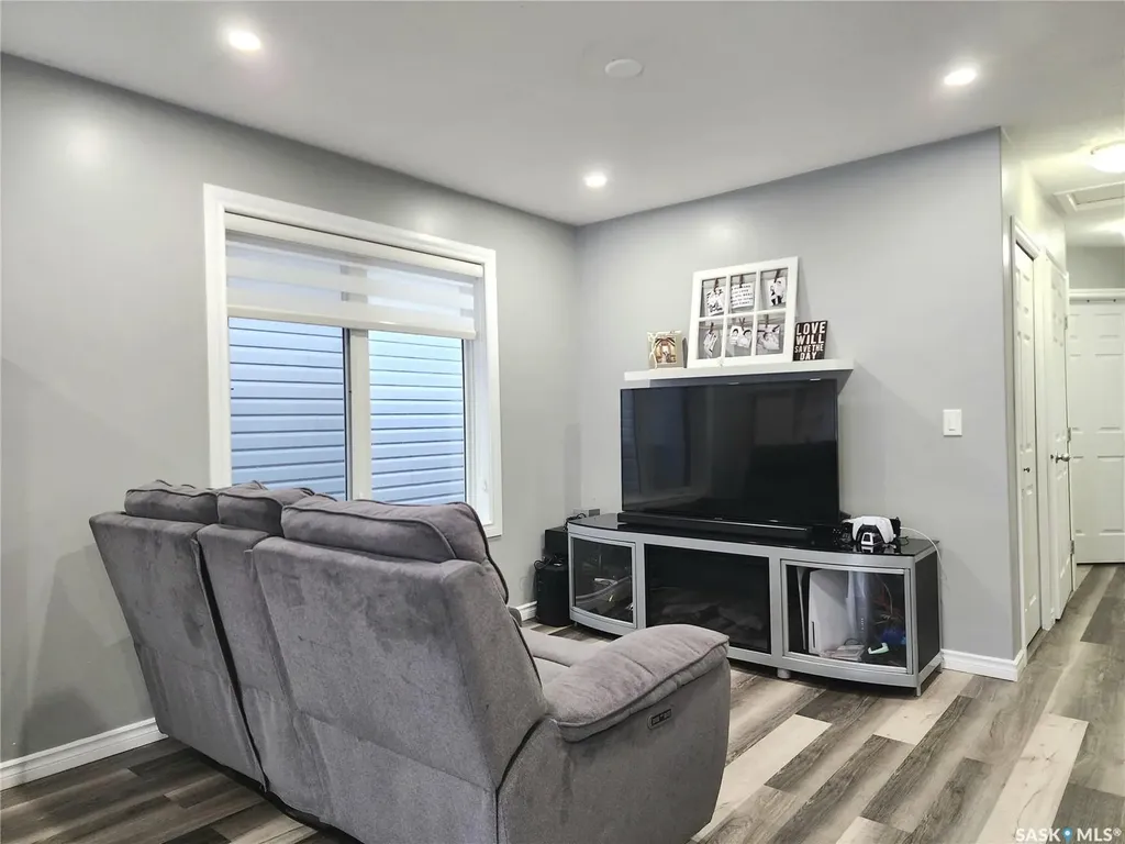 405 Lorne Street Regina SK S4R 2J5