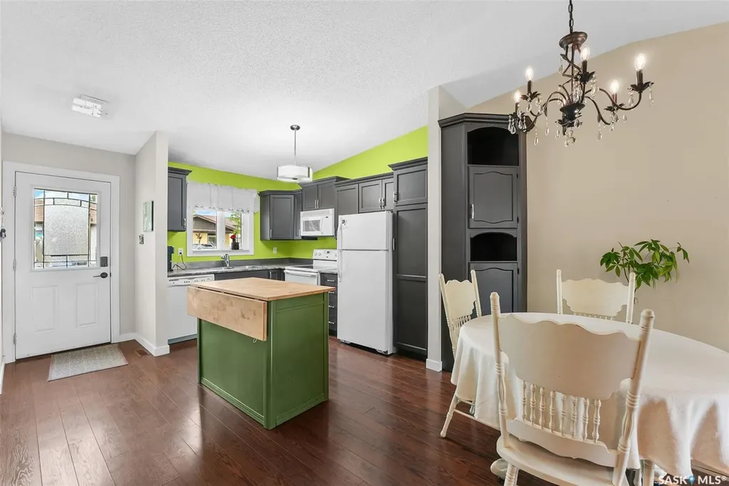 2711 Meadow Lane E Regina SK S4V 1L7