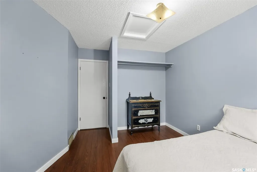 2711 Meadow Lane E Regina SK S4V 1L7