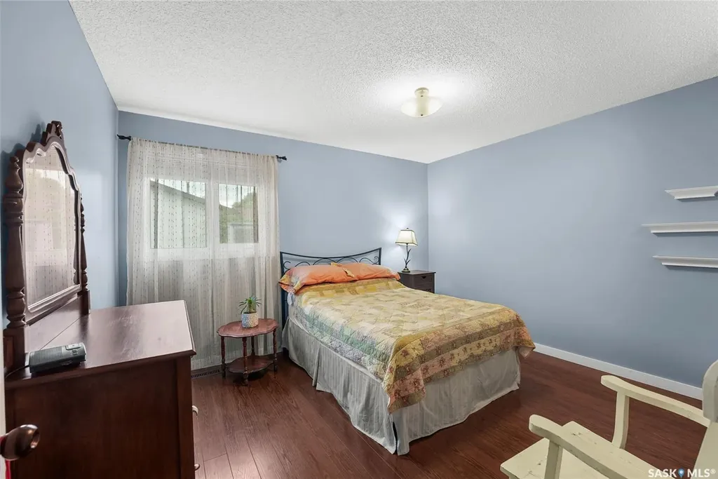 2711 Meadow Lane E Regina SK S4V 1L7