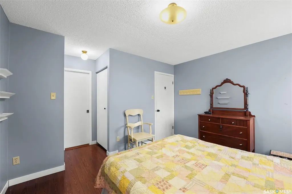 2711 Meadow Lane E Regina SK S4V 1L7