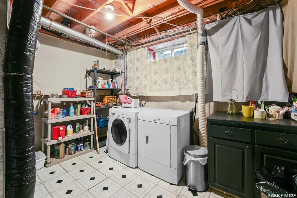 2711 Meadow Lane E Regina SK S4V 1L7