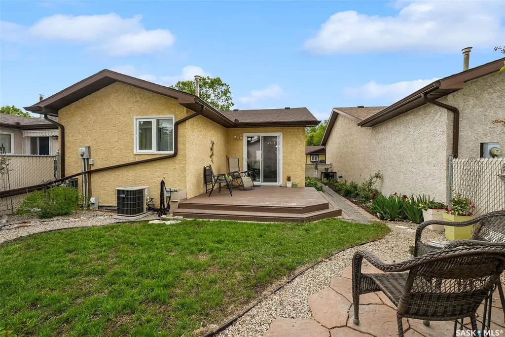 2711 Meadow Lane E Regina SK S4V 1L7