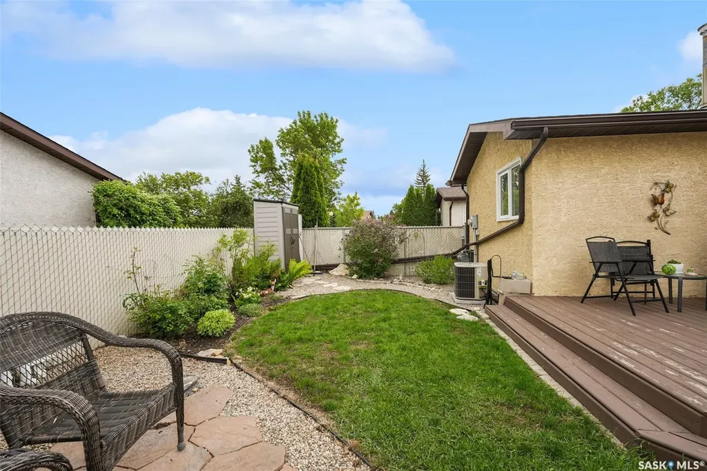 2711 Meadow Lane E Regina SK S4V 1L7