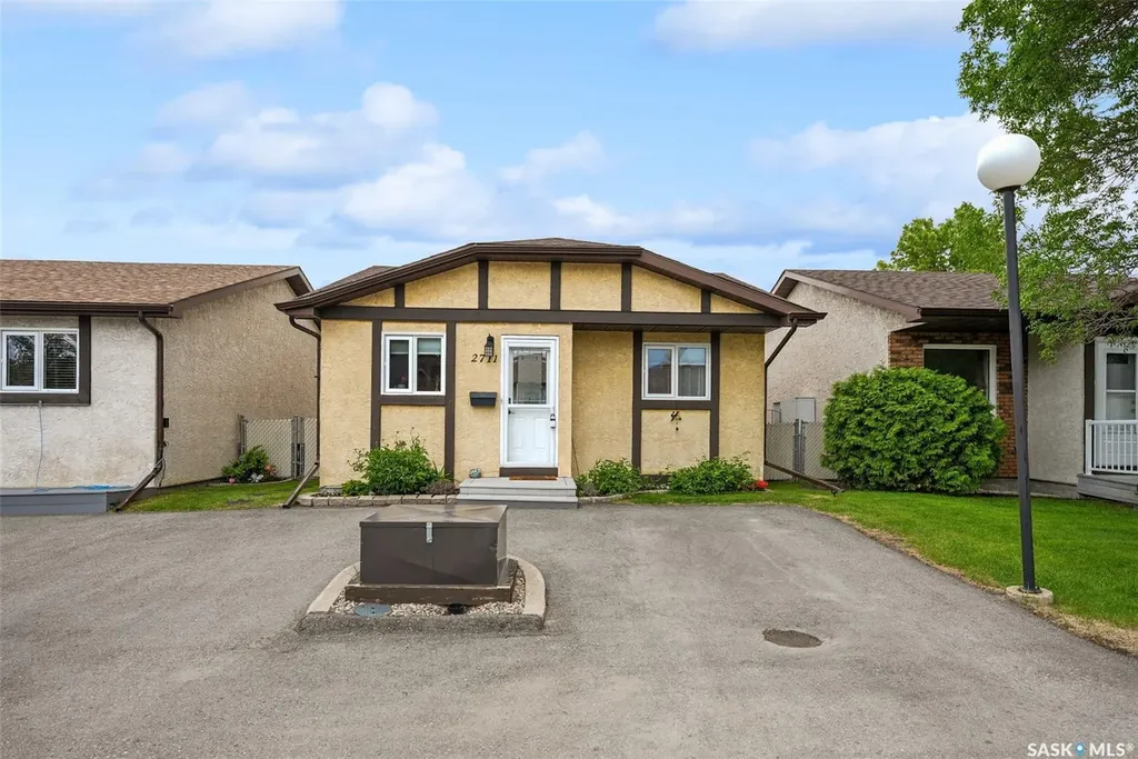 2711 Meadow Lane E Regina SK S4V 1L7