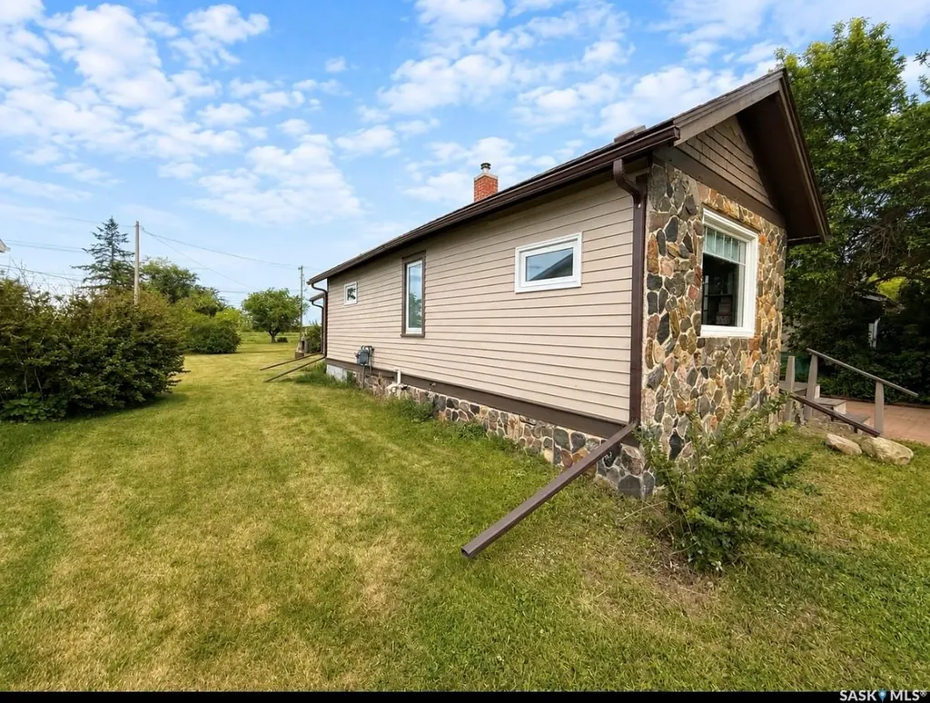 107 4th Avenue N Lucky Lake SK S0L 1Z0