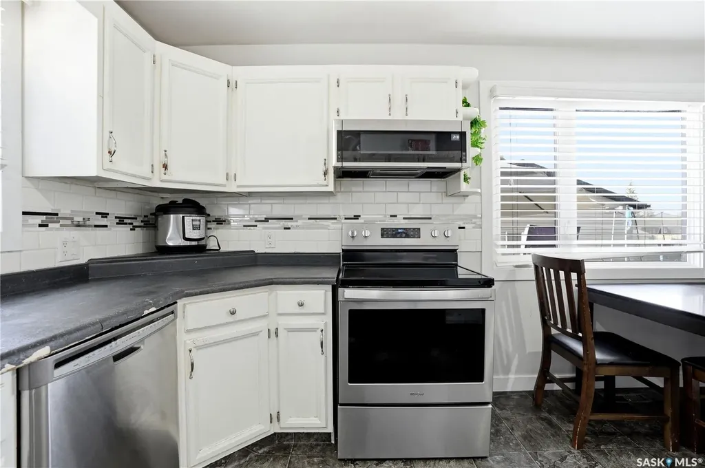 330 Devonshire Crescent Saskatoon SK S7L 5V8