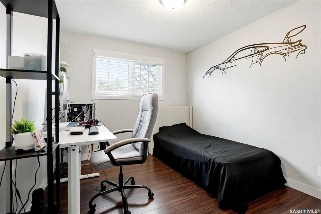 330 Devonshire Crescent Saskatoon SK S7L 5V8