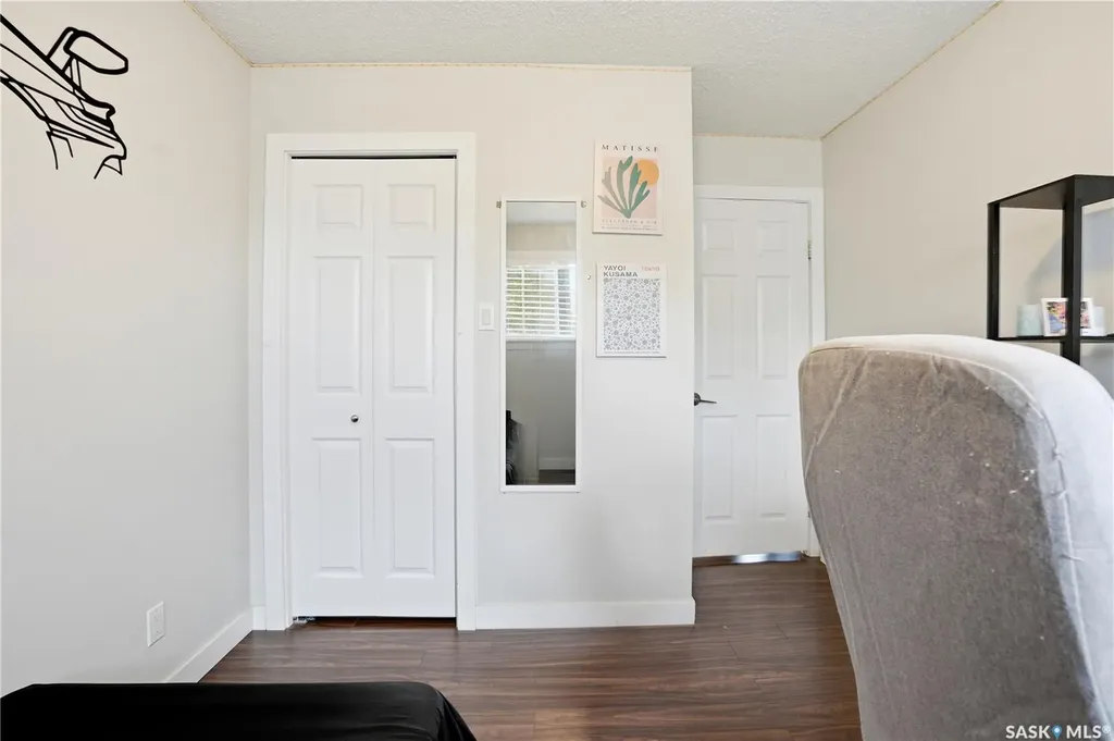 330 Devonshire Crescent Saskatoon SK S7L 5V8