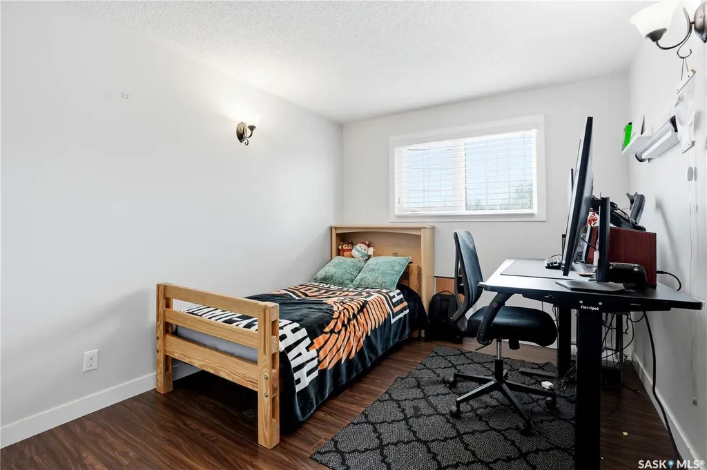 330 Devonshire Crescent Saskatoon SK S7L 5V8