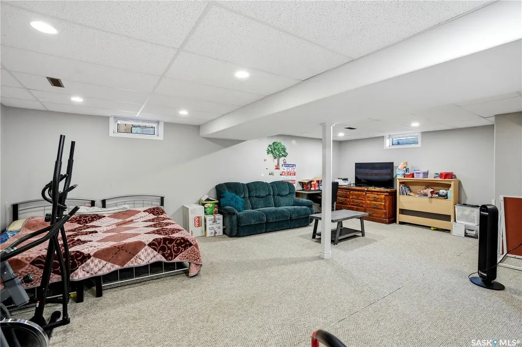 330 Devonshire Crescent Saskatoon SK S7L 5V8