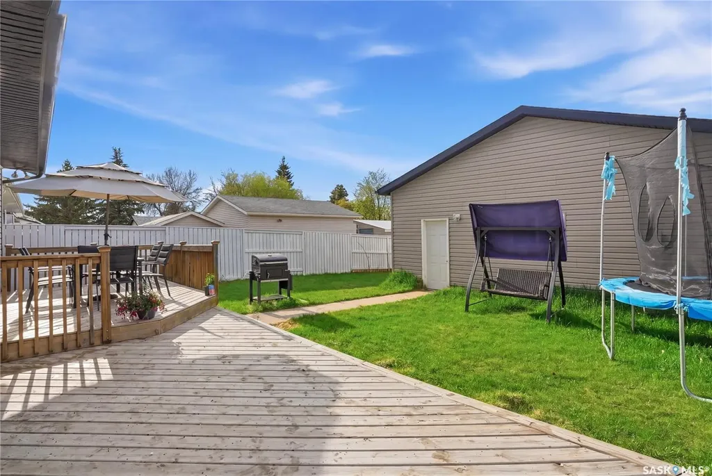 330 Devonshire Crescent Saskatoon SK S7L 5V8
