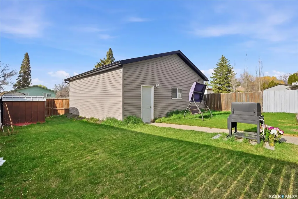 330 Devonshire Crescent Saskatoon SK S7L 5V8