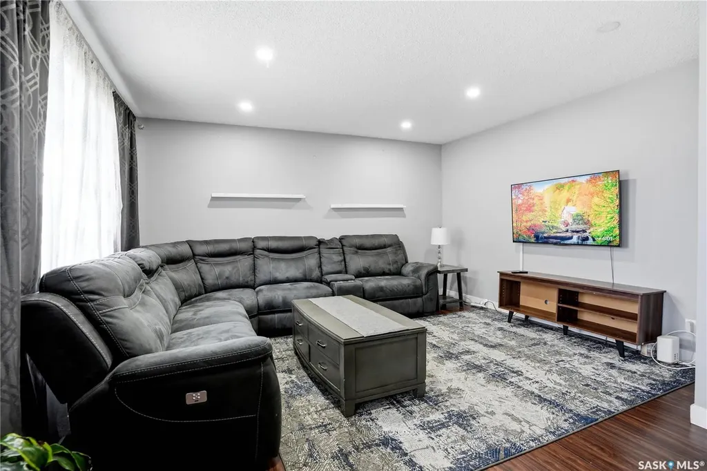 330 Devonshire Crescent Saskatoon SK S7L 5V8