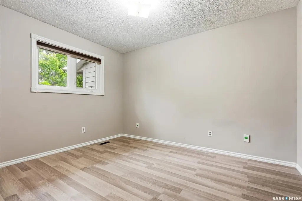 145 Sandy Court Saskatoon SK S7K 6P7