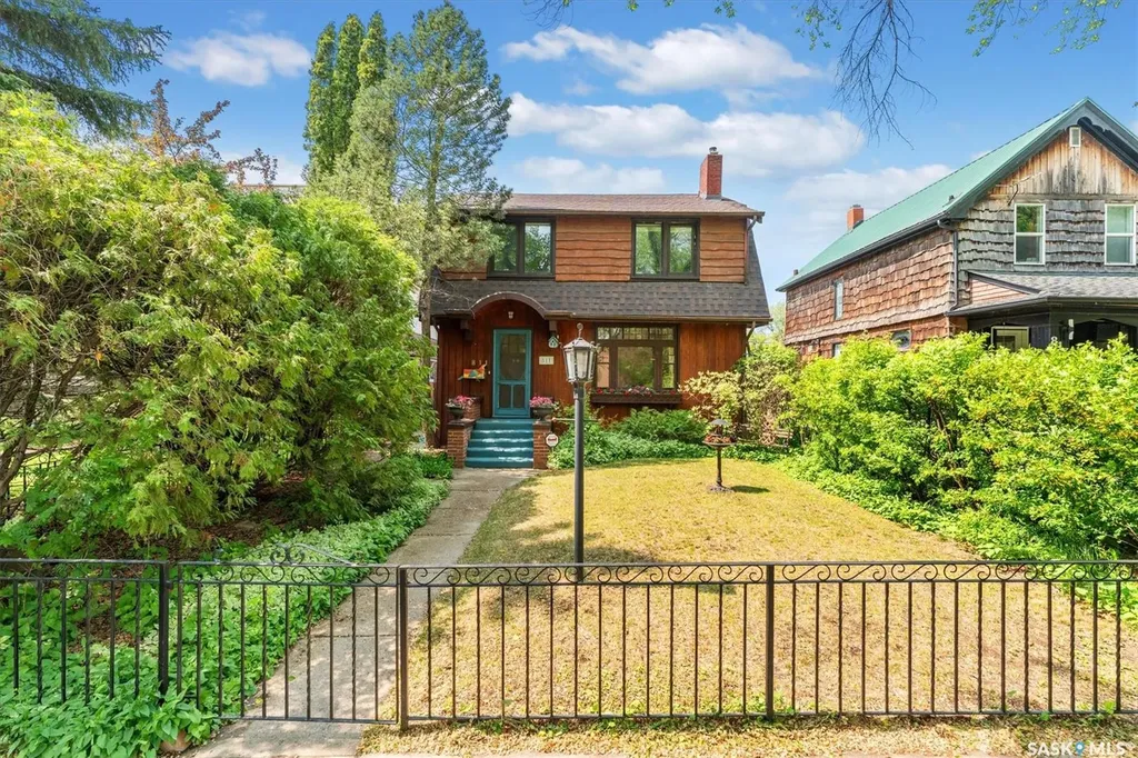 811 9th Avenue N Saskatoon SK S7K 2Z1